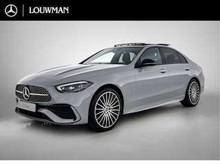 Mercedes-Benz C-klasse 300 e 140 Years Edition | Premium Plus pakket | Nightpakket | Trekhaak | Middenconsole metaalstructuur | GUARD 360° Plus | Panoramaschuifdak | 360° camera | Burmester® 3D surround sound system | 19" multispaaks lichtmetalen AMG-velgen |