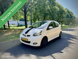 Toyota Aygo 1.0-12V Xcite White*NW APK 8/27*AIRCO*HALF LEDER