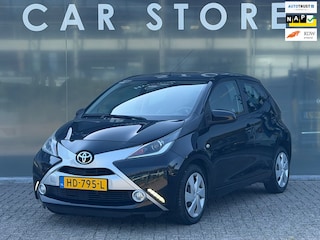 Toyota Aygo 1.0 VVT-i x-play Airco/Cruise/NAV