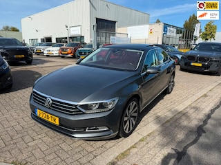 Volkswagen Passat 2.0 TSI Highline DSG, 220PK, Navi, Leder, Camera, Trekhaak, Dakje, Dealer auto