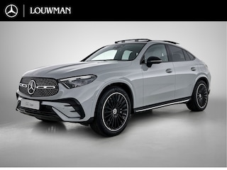 Mercedes-Benz GLC 400e 4MATIC Business Solution AMG | Premium Plus | Winterpakket | Techniekpakket | Nightpakket | Rijassistentiepakket Plus | Trekhaak | AMG spoiler | Panoramaschuifdak | Treeplanken in aluminiumlook | Middenconsole metaalstructuur | 20" multispaaks lichtmetalen AMG velgen |