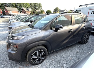 Citroën C3 Aircross 110 Pk Benzine * Populair Model * Hoge Zit Positie * Airco * Cruise Control * Metallic Lak * Vingerhoets; Vierde Generatie Eersteklas Service. Al meer dan 100 jaar een begrip in de Brabantse Kempen