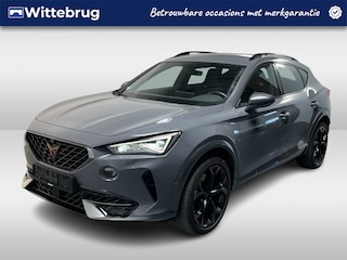 Cupra Formentor 1.4 e-Hybrid VZ Black Edition / AUTOMAAT/ 245 PK/ TREKHAAK/ LEER/ MEMORY SEAT/ SUPER SPORTSTUUR/ NAVI/ STOELVERWARMING/ FULL LINK/ 360 CAMERA