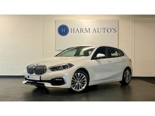 BMW 118i Luxury Line 140pk Automaat / Pano / Navi / LED / Volleer / PDC