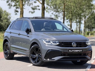 Volkswagen Tiguan R-Line 1.5 TSI Pano IQ Light ACC Trekhaak