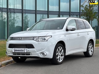 Mitsubishi Outlander 2.0 PHEV Executive Edition // NL Auto // Trekhaak // Navi // Camera // Leder // Keyless // Clima // Cruise