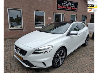 Volvo V40 1.5 T3 Polar+ Sport R-Design. Dealer onderhouden! O.a. pano, stoelverw, camera, trekhaak, cruise, navi, leder, etc.