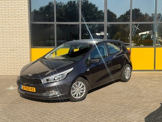 Kia Ceed Cee'd 1.6 4 seizoenen banden, trekhaak, airco