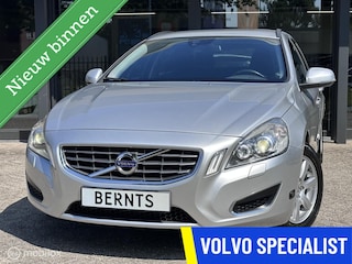 Volvo V60 T4 Momentum|Automaat|Stoelverwarming|Trekhaak|Bluetooth|