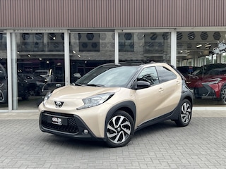 Toyota Aygo 1.0 VVT-i MT Pulse Bi-tone | Ginger beige, 17 inch, Privacy glass, Apple CarPlay/Android auto, Airconditioning, Parkeercamera