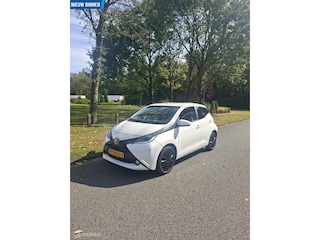 Toyota Aygo 1.0 VVT-i x-play | Achteruitrijcamera | Airco