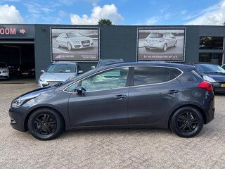 Kia Ceed Cee'd 1.6 GDI Business Pack - Airco ecc - Cruise control - Bluetooth/handsfree - Navigatie - Camera - Pdc - Trekhaak