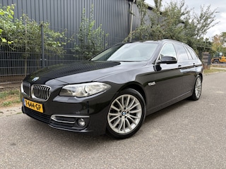 BMW 5-serie Touring 520i High Executive / AUTOMAAT / LEER / PANORAMADAK / TREKHAAK / 179dkm!