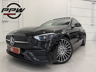 Mercedes-Benz C-klasse Estate 200 AMG Line PANO/HEAD-UP/VOL-LEER/LASER-LED/360CAMERA/19"AMG/MEMORY+MASSAGE/KEYLESS/CARPLAY/SFEER/CARBON-INLEG/DONKERE-HEMEL/EL.A.KLEP/ORIG.NL AUTO