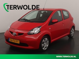 Toyota Aygo 1.0-12V + | Weinig Km's | Dealer onderhouden | 5-Deurs |