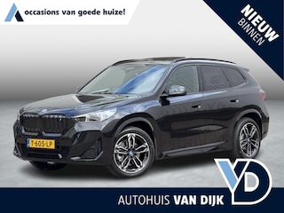 BMW iX1 xDrive30 Launch Edition 67 kWh | Pano-Dak/19"/Adapt.Cruise/3D Camera/HUD/Massage/Comfort Access