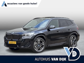 BMW iX1 xDrive30 Launch Edition 67 kWh | Pano-Dak/19"/Adapt.Cruise/3D Camera/HUD/Massage/Comfort Access