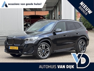 BMW iX1 xDrive30 Launch Edition 67 kWh | Pano-Dak/19"/Adapt.Cruise/3D Camera/HUD/Massage/Comfort Access
