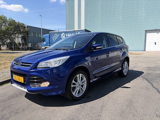 Ford Kuga 1.5i Titanium Styling Pack 6-Bak 120 PK. Zeer goed onderhouden auto van de eerste eigenaar !!! Distributieriem en waterpomp vervangen in 2025 !! Alle keuringen toegestaan !