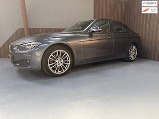 BMW 318d High Executive. Leer, navi, cruise, afneembare trekhaak