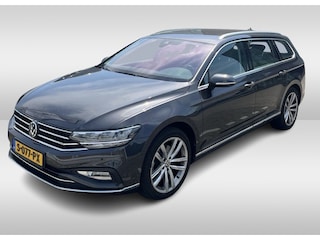 Volkswagen Passat Variant 1.5 TSI R-Line Business + / Camera / CarPlay / Leder&Alcantara / 18'' / Stoelverwarming / Dodehoek / DAB / ACC