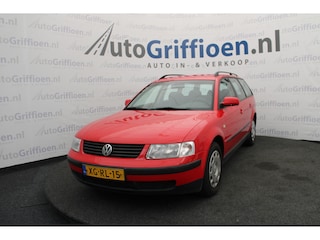 Volkswagen Passat Variant 1.6 nette stationcar met trekhaak met nieuwe APK bij aflevering