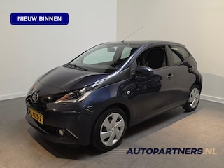 Toyota Aygo 1.0 VVT-i x-play - Airco - Achteruitrijcamera
