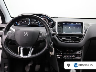 Peugeot 2008 1.2 PureTech Allure Panormadak | Parkeersenoren | Camera | Navigatie | Climat Control | Cruise Control | 17" Lichtmetalen Velgen