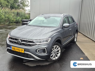 Volkswagen T-Roc 1.5 TSI R-Line 150 PK DSG/AUTO | Trekhaak afneembaar | Achteruitrijcamera | Parkeer assistent | Keyless | App connect | Stoelverw | Cruise control adapt | Navi | LED | DAB | 17"LMV