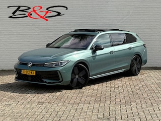 Volkswagen Passat Variant 1.5 eTSI R-Line Panorama Massage stoelen Sfeer verlichting All season banden Bomvolle uitvoering