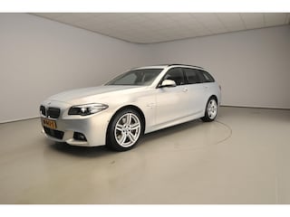 BMW 5-serie Touring 528i M-Sportpakket / Trekhaak / Panoramadak / HIFI / Comfortstoelen / Head-up / Surround View / Alu wielen 19 inch