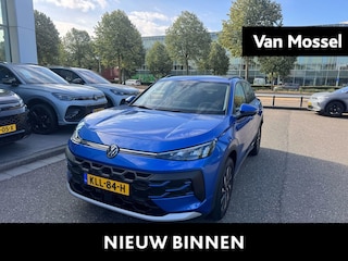 Volkswagen T-Roc 1.5 eTsi Life First Edition | 150 PK | Automaat | Panorama Schuif/Kantel Dak | Stoel en Stuurverwarming | Parkeercamera |