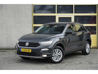 Volkswagen T-Roc 1.0 TSI Style BJ2020 Lmv 16" | Led | Pdc | Afneembare trekhaak | App-Connect | Navi | Airco | Cruise control | Getint glas