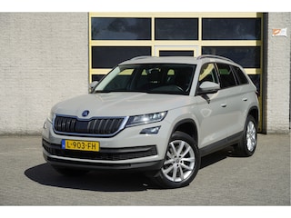 Skoda Kodiaq 1.5 TSI 150PK! Business Edition BJ2021 Lmv 18" | Led V+A | Pdc | Trekhaak | Achteruitrijcamera | App-Connect | Navi | Virtual cockpit | Dashboard verlichting | Climate control | Cruise control | Sportstoelen | Verwarmde voorstoelen | Extra getint glas