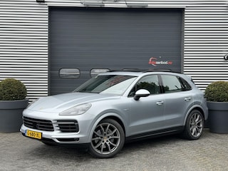 Porsche Cayenne 3.0 E-Hybrid Sport Chrono | Panoramadak | Camera | Head-Up Display | Stoelventilatie/Verwarming | Bose |
