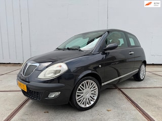 Lancia Ypsilon 1.4-16V Platino