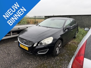 Volvo V60 1.6 T3 Momentum MOTOR DEFECT |