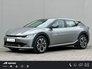Kia EV6 Edition 77.4 kWh / Fabrieksgarantie tot 16-04-2032 / Android Auto & Apple Carplay / Navigatie / Cruise Control Adaptief / Climate Control / DAB / Draadloze Telefoonlader / Camera / Parkeerassistent / 19" Lichtmetalen Wielen / Keyless entry & start /
