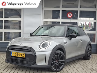 Mini Mini/Cabrio/Clubman/Countryman 3-Deurs 1.5 Cooper | Navigatie | LMV 18" | Voorstoelen Verwarmd | Cruise Contro Adaptief | Achteruitrijcamera | Airco Climate control |