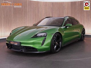 Porsche Taycan Turbo S 625pk 93 kWh |PTS Mamba green|Burmester|achteras besturing|passenger disp.|pano|carbon ext.|sport chrono|head-up|stoelverkoeling & verwarming|Apple Carplay|memory|