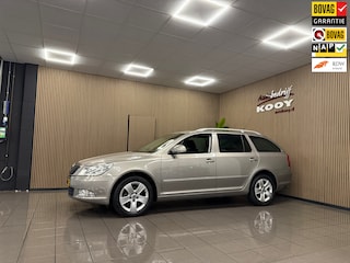 Skoda Octavia Combi 1.2 TSI Elegance * Automaat / Trekhaak / LM Velgen / Cruise control / NL Auto *