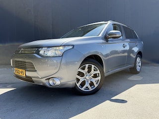 Mitsubishi Outlander 2.0 PHEV Instyle+ OPEN DAK ADAPT CRUISE CAMERA XENON LEER NAVI ECC TREKHAAK
