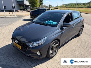 Hyundai i20 1.0 T-GDI 100pk Automaat Comfort Smart | Camera | Carplay | Cruise control | Lichtmetalen velgen | DAB | Bluetooth | Navigatie | Trekhaak | Metallic lak | Digitaal dashboard