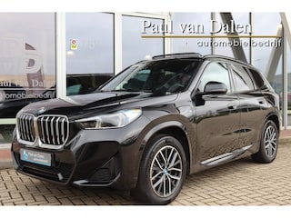 BMW X1 (u11) XDRIVE25e 245PK M-SPORT SHADOW LINE Panodak | Navi | Sfeerverl. | Keyless | Camera | Dab | Live Cockpit | Adapt.Led | 18 inch Lm |