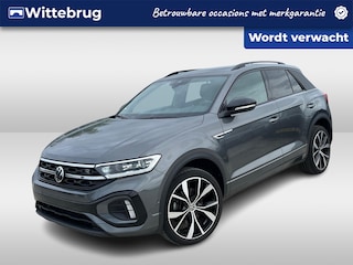 Volkswagen T-Roc 1.5 TSI 150pk R-Line DSG Automaat Black Style / Panorama schuifdak / Navigatie by APP / Led Plus / LM 19 inch / Park Assist / Camera