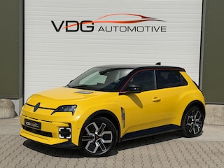 Renault 5 comfort range iconic cinq 52 kWh / SOH 98% / Snellader / Navigatie / 18" / Harman Kardon / Adaptive cruise / Parkeer Camera /  Clima / Keyless