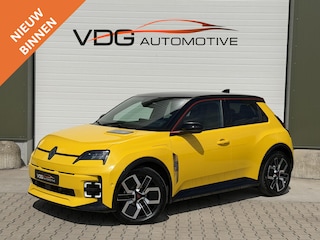 Renault 5 comfort range iconic cinq 52 kWh / SOH 98% / Snellader / Navigatie / 18" / Harman Kardon / Adaptive cruise / Parkeer Camera /  Clima / Keyless