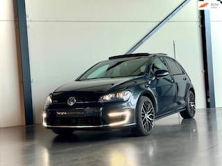 Volkswagen Golf 1.4 TSI GTE, Adaptieve Cruise, Panodak, Trekhaak, Apple Car Play