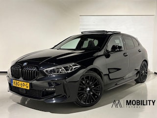 BMW 118i M Sport |PANODAK|KUIPSTOELEN|H&K|19''|ACC|HUD|CAM|SFEER|High Executive|LED|APPLE|