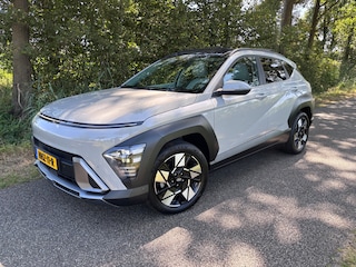 Hyundai Kona 1.6 GDI HEV Premium Sky Automaat Glazen schuif- en kanteldak, Luxe uitvoering!